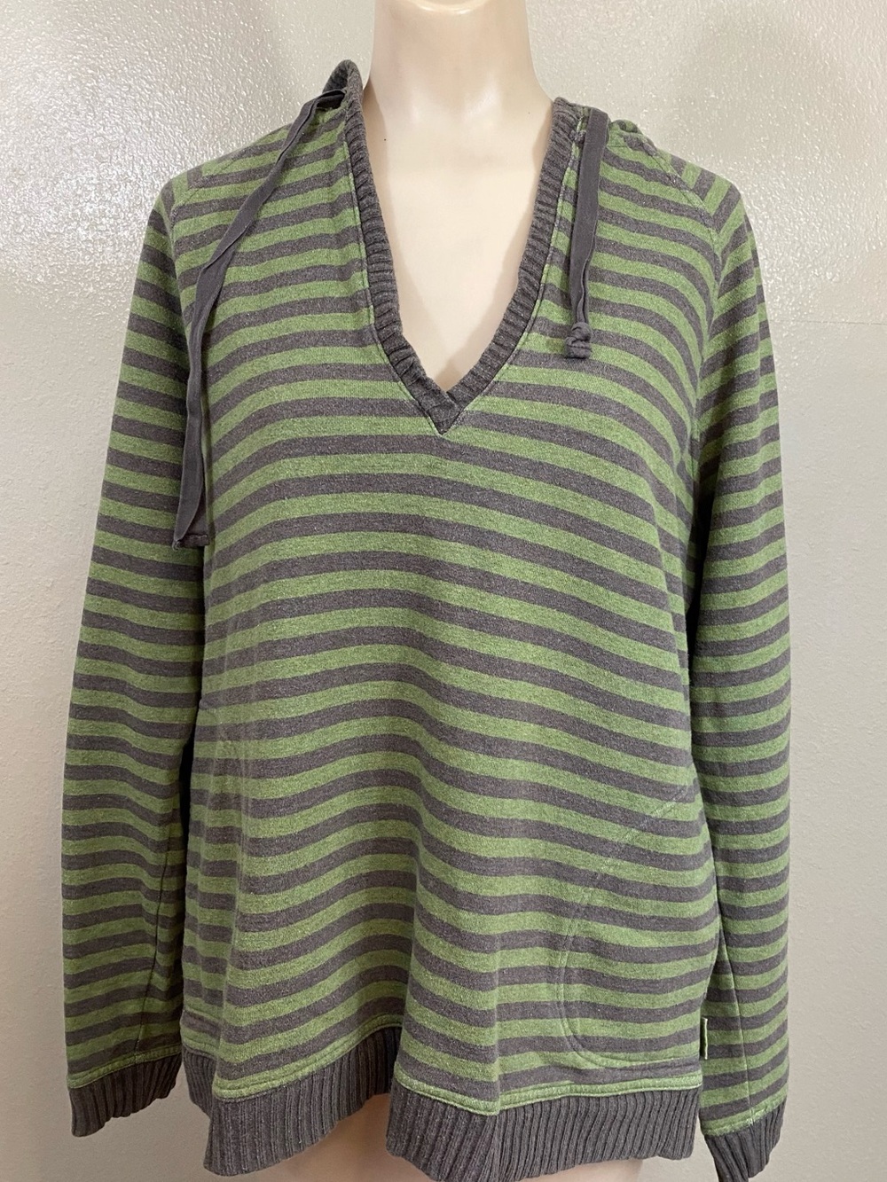 Liz Claiborne Women’s Pullover Hoodie